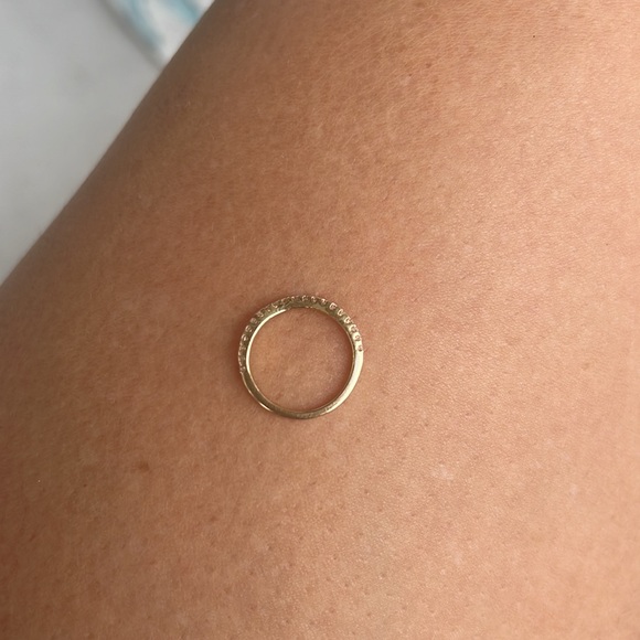 14 karat yellow gold/.34 cttw diamond chevron band size 6 - Picture 3 of 5